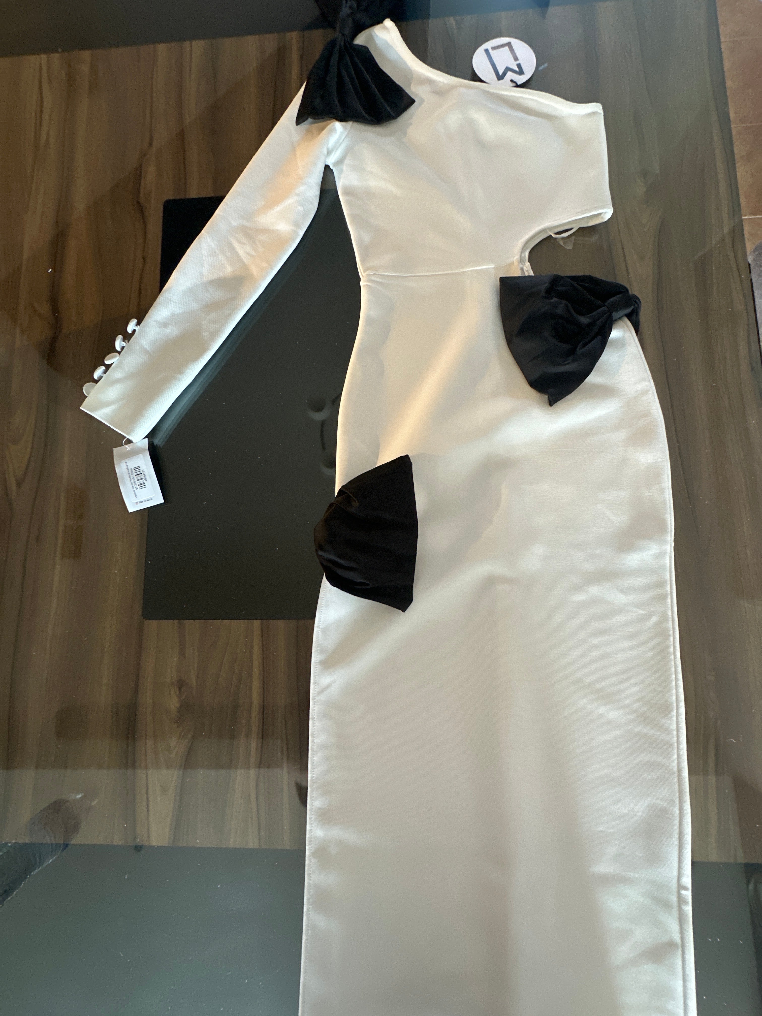 Vestido Blanco Moños Negros